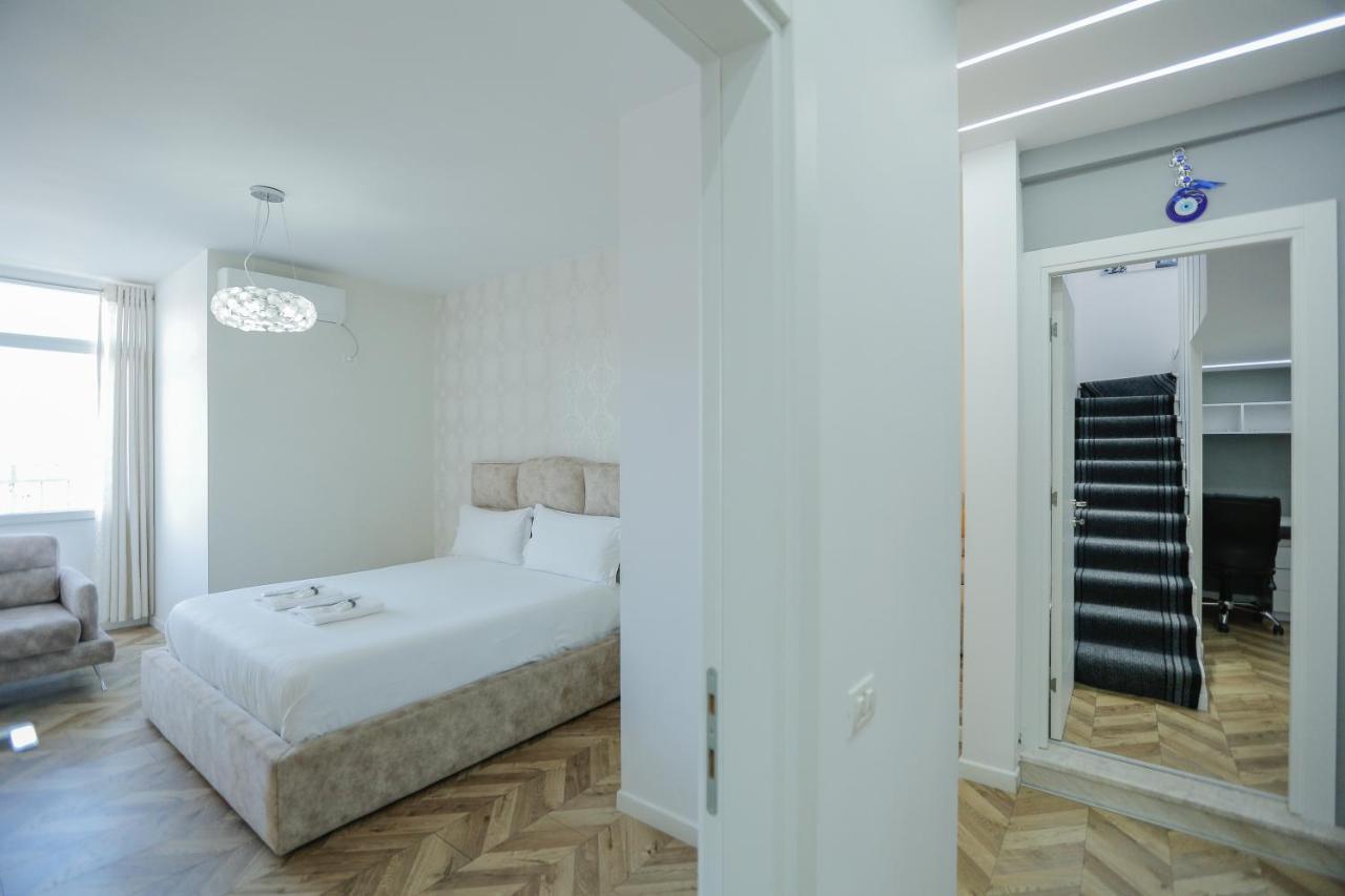 Miku Apartments-Luxury City View At Wilson Square Tirana Bagian luar foto
