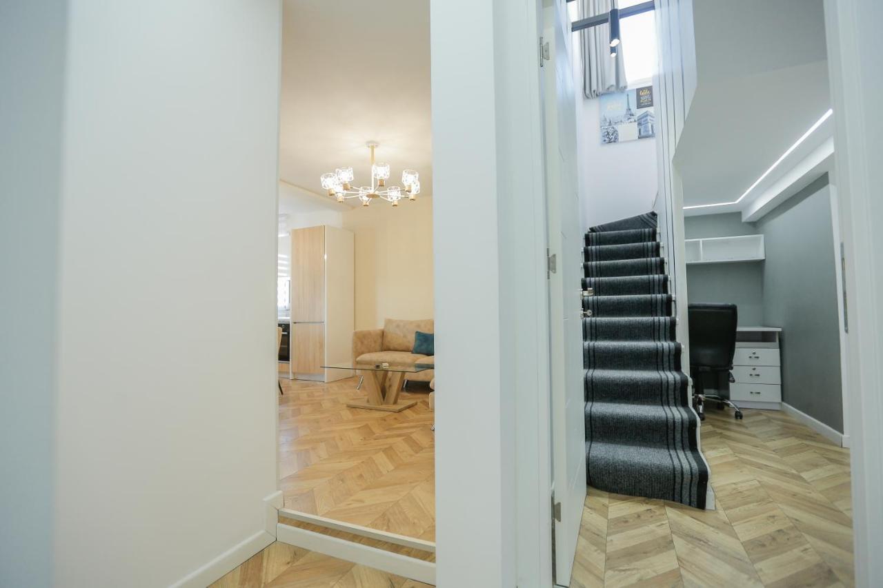 Miku Apartments-Luxury City View At Wilson Square Tirana Bagian luar foto