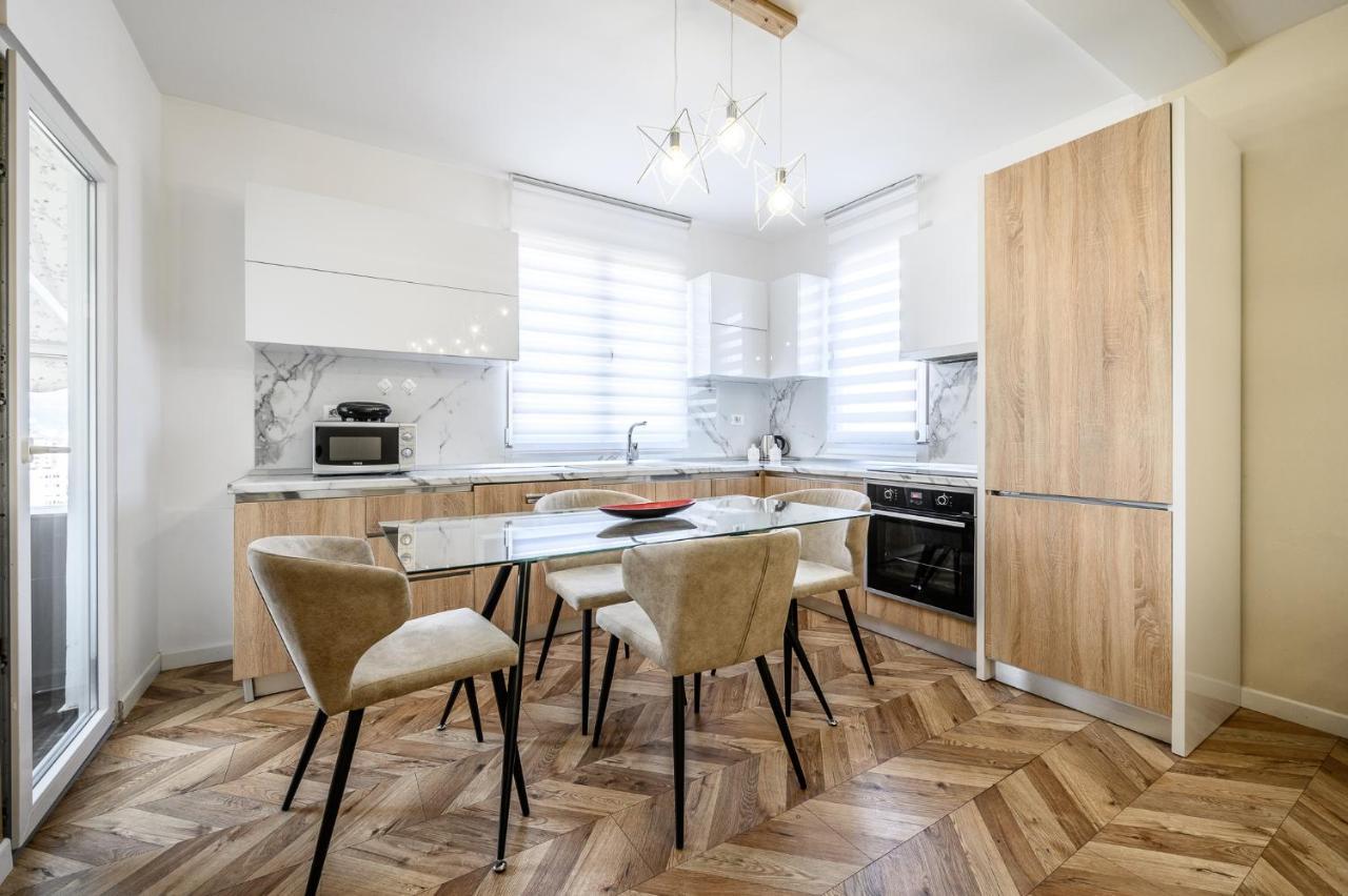 Miku Apartments-Luxury City View At Wilson Square Tirana Bagian luar foto