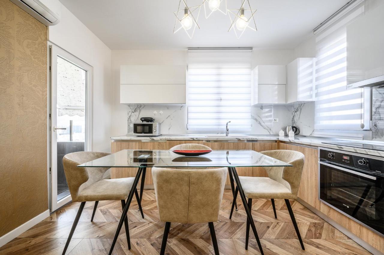 Miku Apartments-Luxury City View At Wilson Square Tirana Bagian luar foto