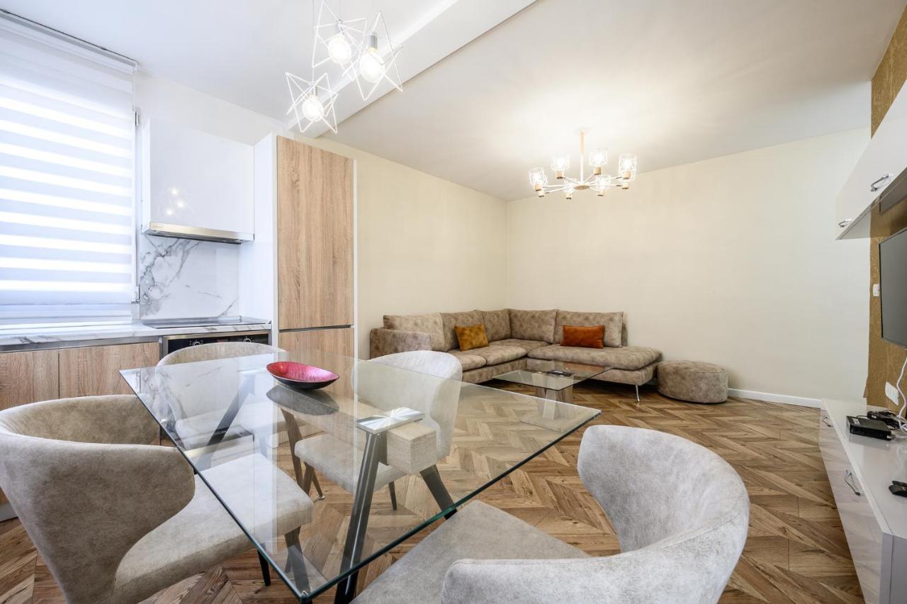Miku Apartments-Luxury City View At Wilson Square Tirana Bagian luar foto