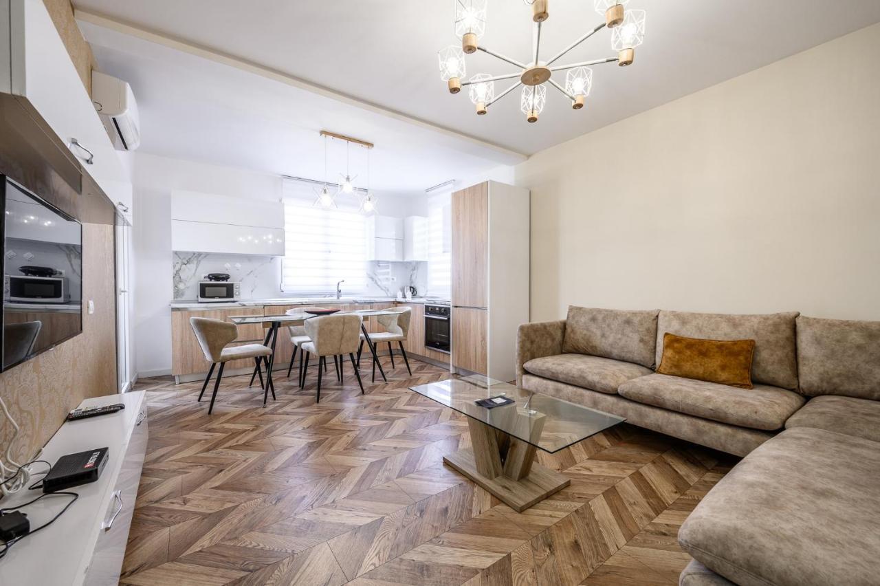 Miku Apartments-Luxury City View At Wilson Square Tirana Bagian luar foto