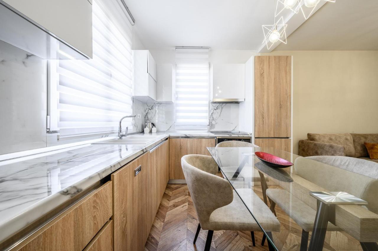 Miku Apartments-Luxury City View At Wilson Square Tirana Bagian luar foto