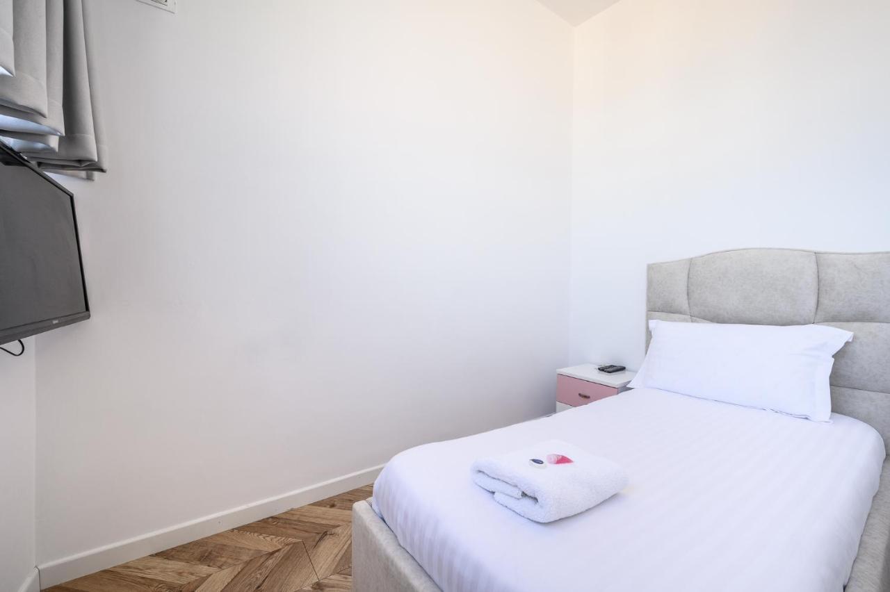 Miku Apartments-Luxury City View At Wilson Square Tirana Bagian luar foto