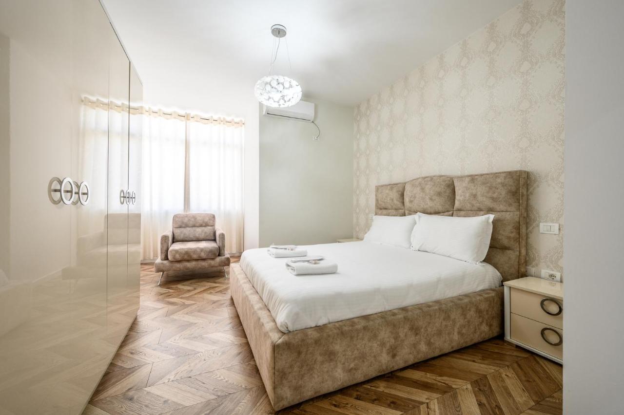 Miku Apartments-Luxury City View At Wilson Square Tirana Bagian luar foto
