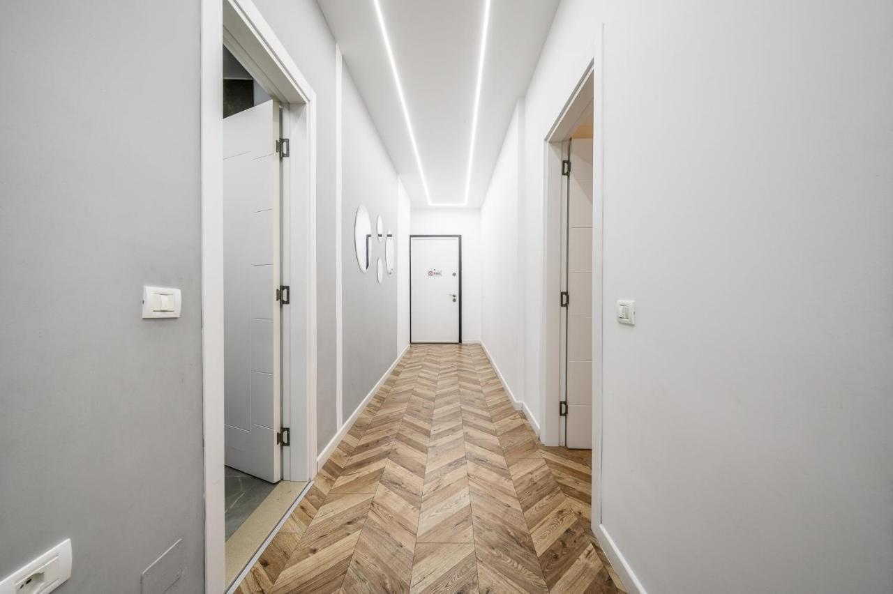 Miku Apartments-Luxury City View At Wilson Square Tirana Bagian luar foto