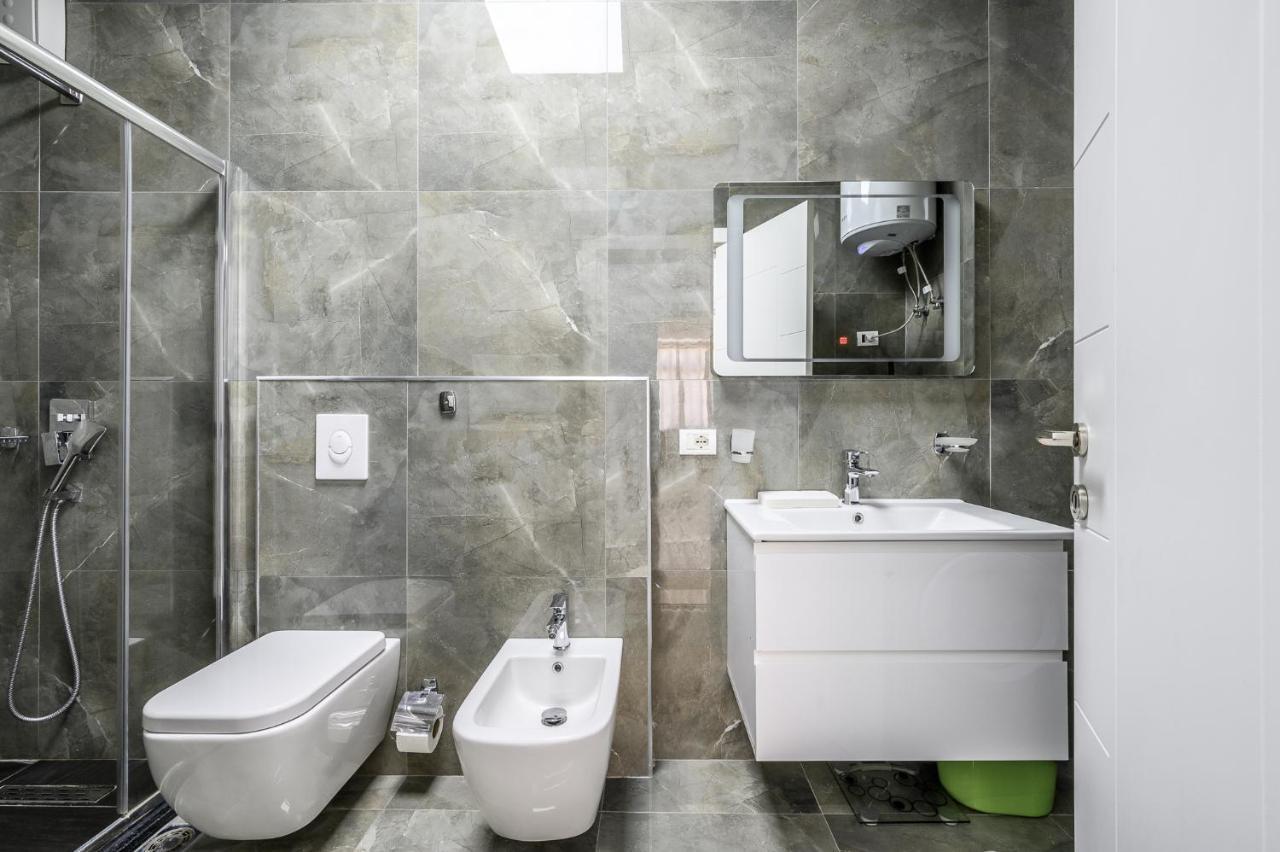 Miku Apartments-Luxury City View At Wilson Square Tirana Bagian luar foto