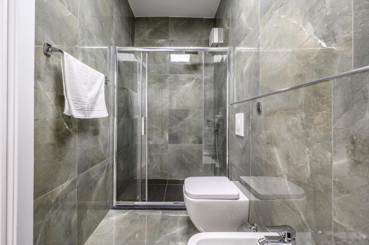 Miku Apartments-Luxury City View At Wilson Square Tirana Bagian luar foto