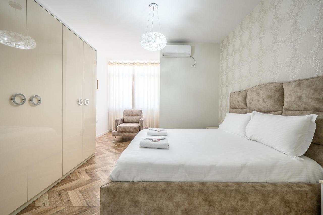 Miku Apartments-Luxury City View At Wilson Square Tirana Bagian luar foto
