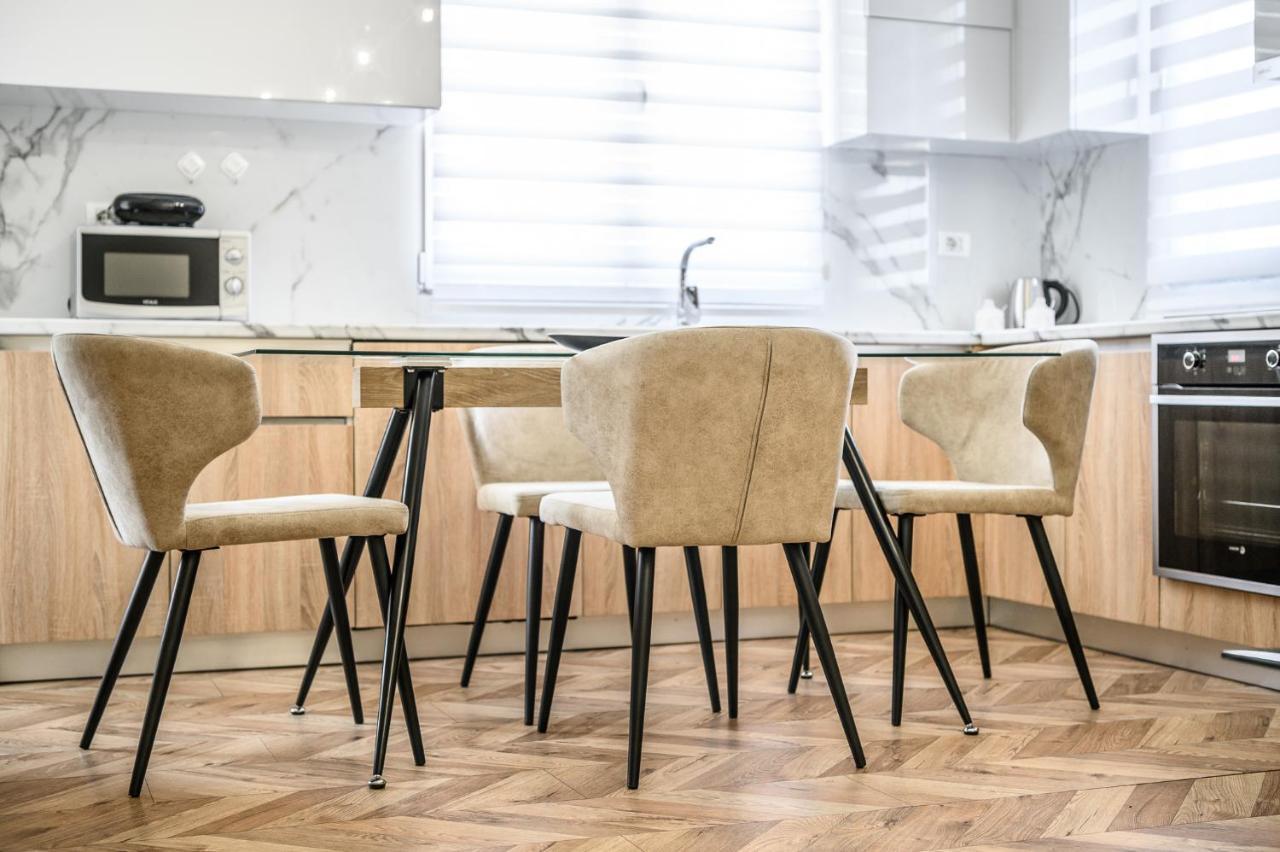 Miku Apartments-Luxury City View At Wilson Square Tirana Bagian luar foto