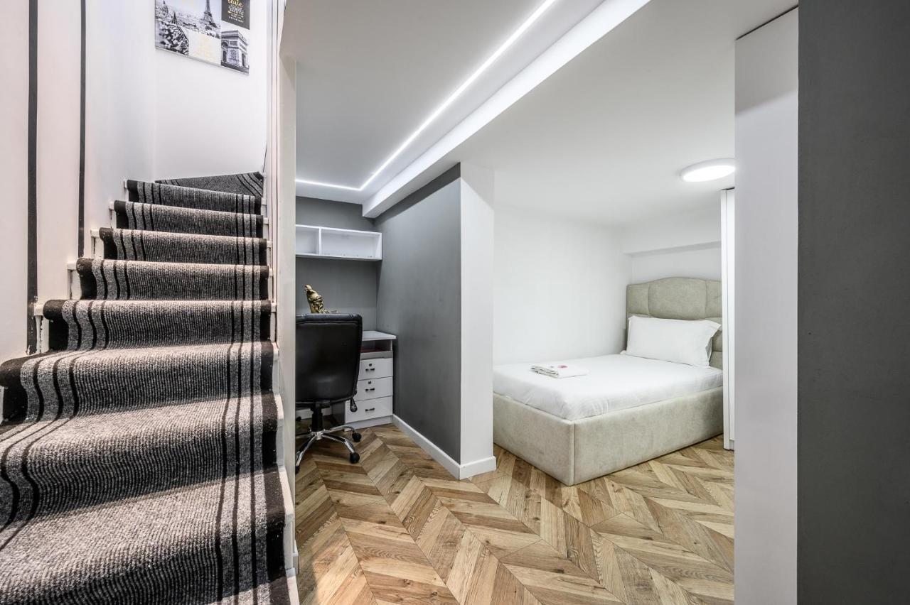 Miku Apartments-Luxury City View At Wilson Square Tirana Bagian luar foto