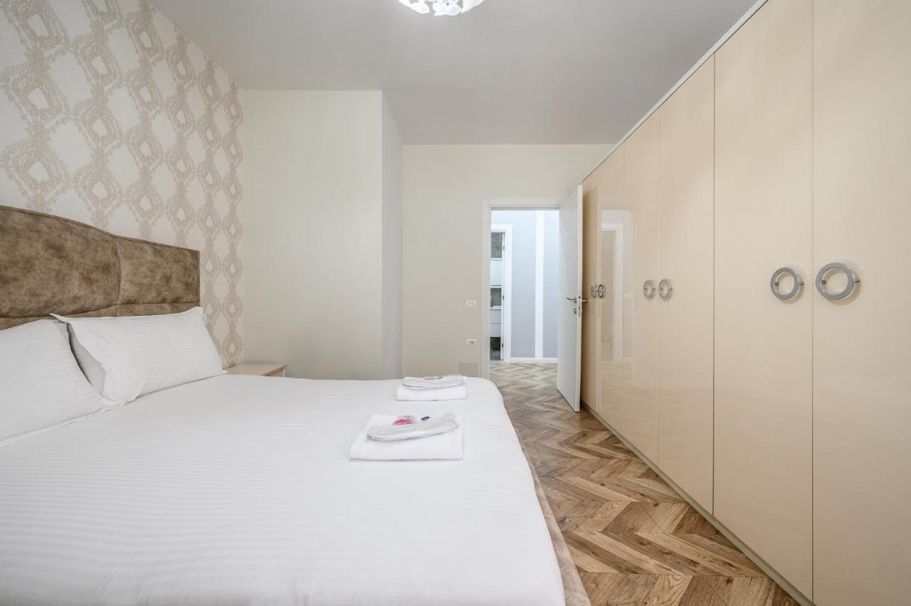 Miku Apartments-Luxury City View At Wilson Square Tirana Bagian luar foto